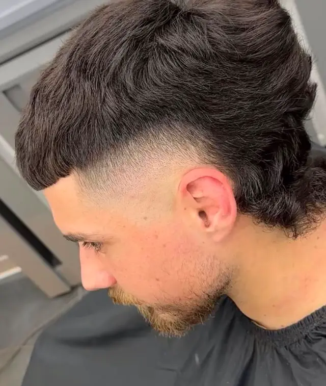 Moderner Mullet mit Fade